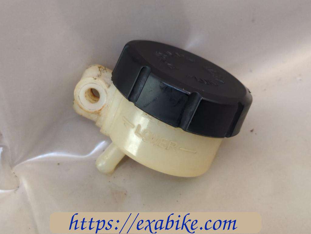 brake fluid reserve Kawasaki Z1000ST - photo 1