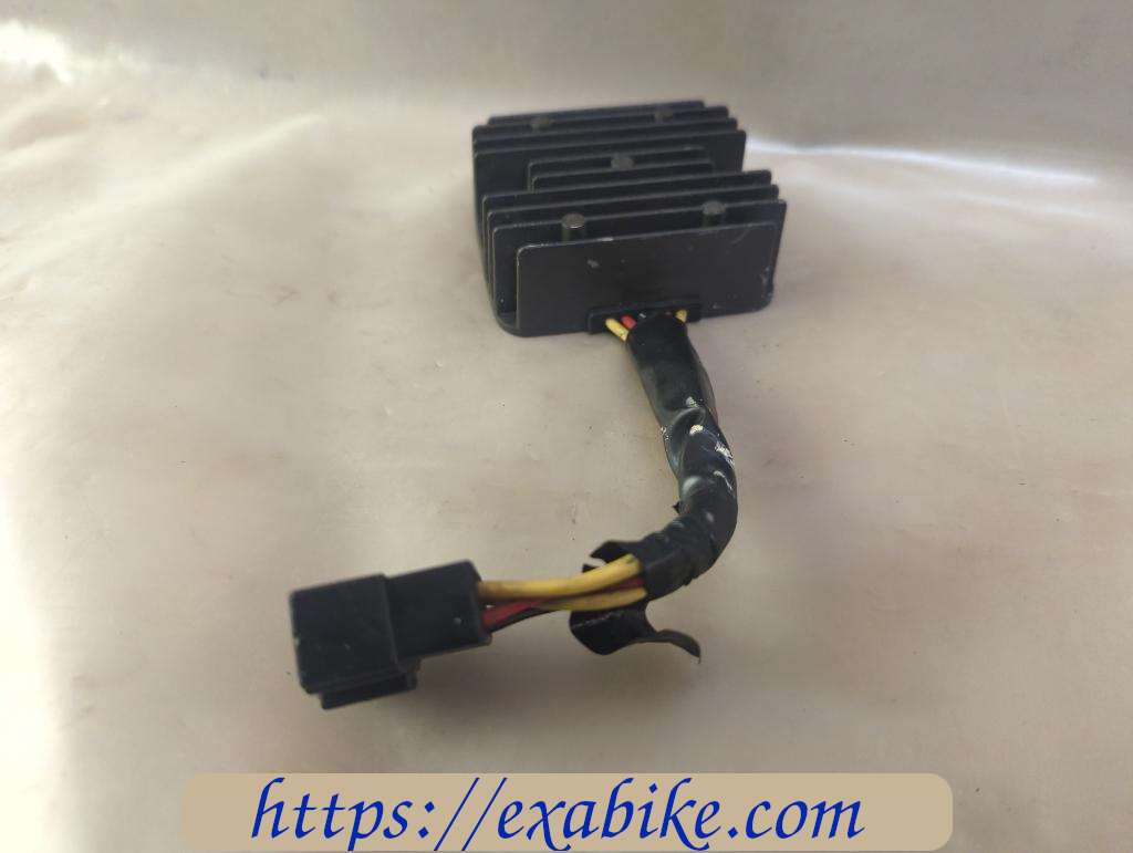 voltage regulator Suzuki DR 800 - photo 1