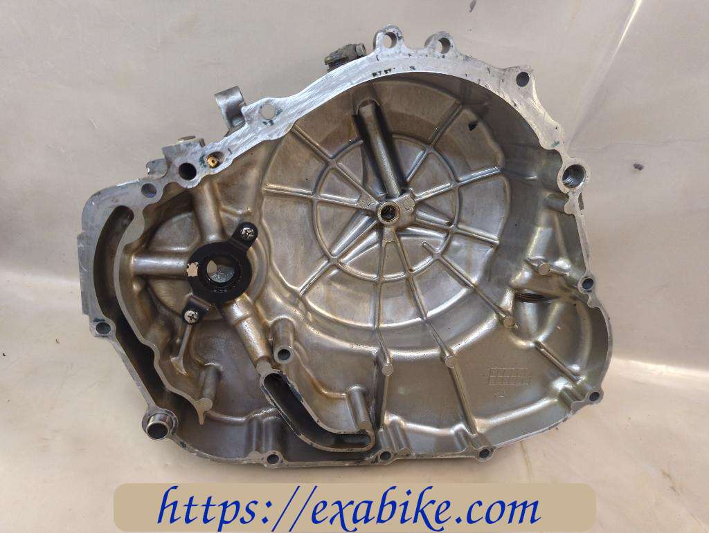 clutch cover Suzuki DR 800 - photo 2
