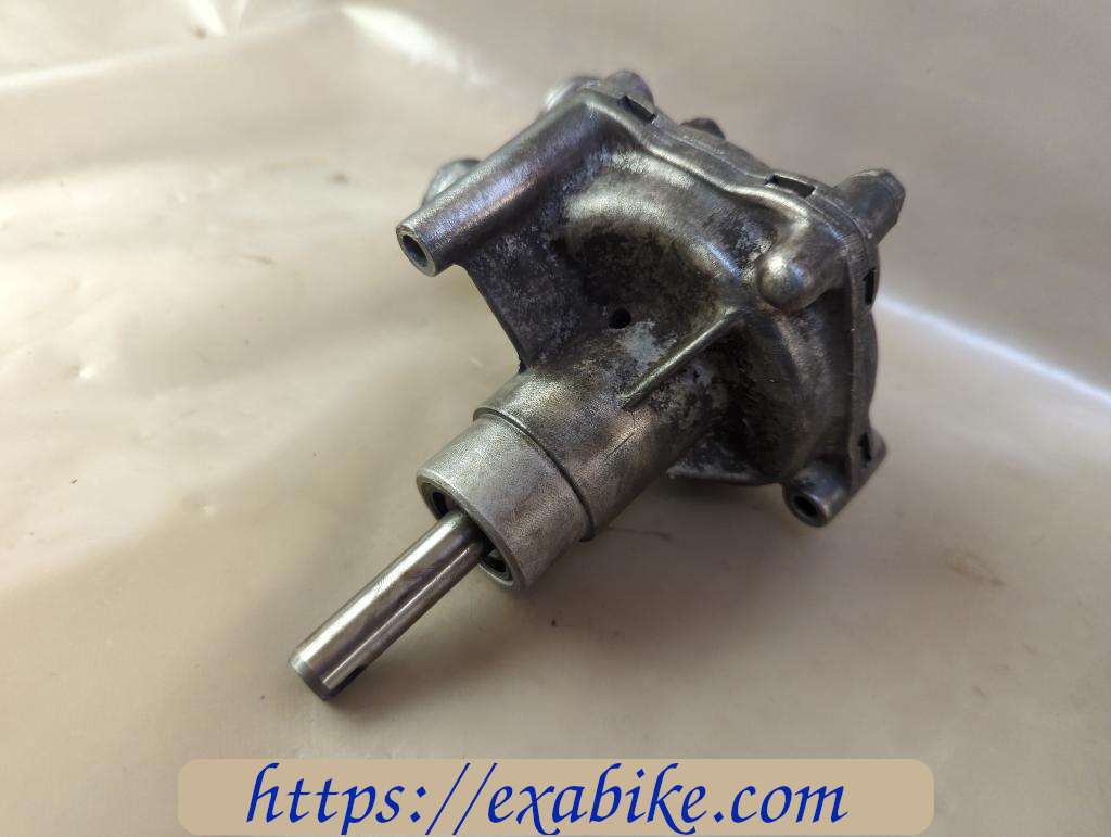 water pump Honda VFC 750 - photo 2