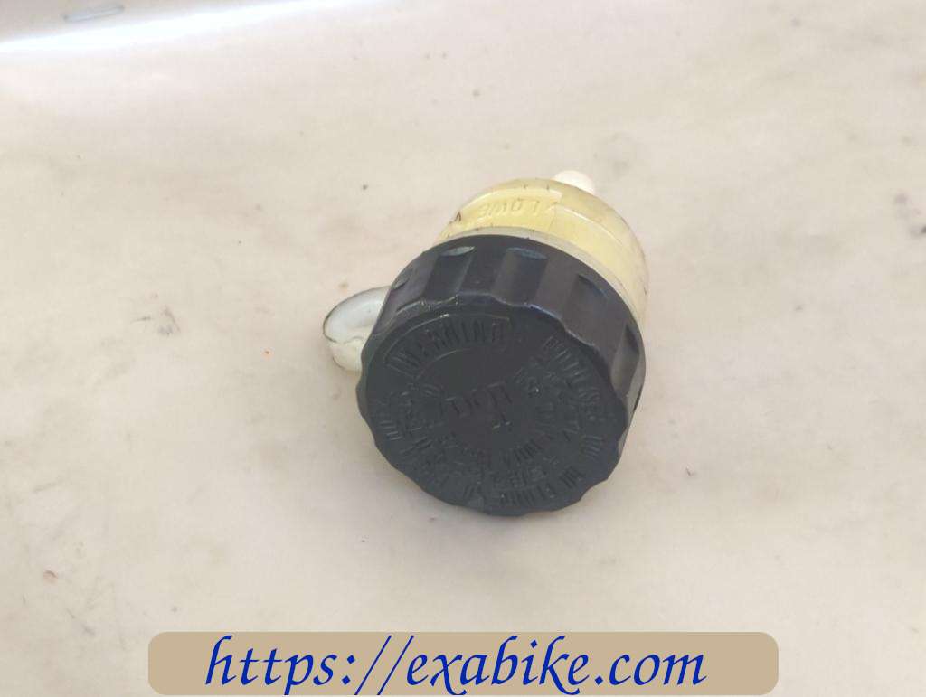 brake fluid reserve Yamaha TZR 125 - photo 2