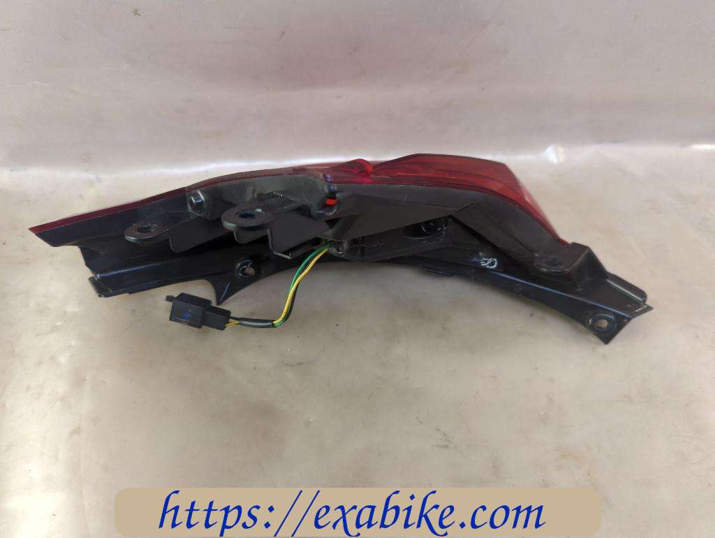 tail light, left Peugeot 400 Metropolis - photo 3