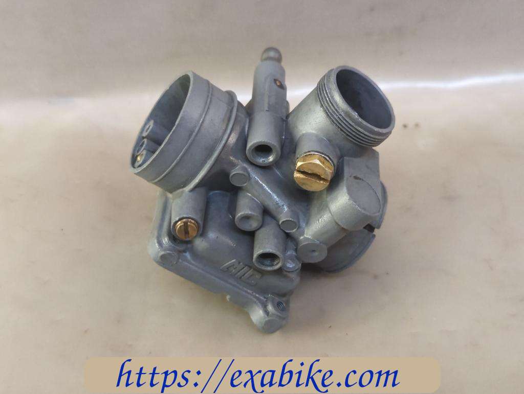 carburetor body, right Suzuki GT 125 - photo 1