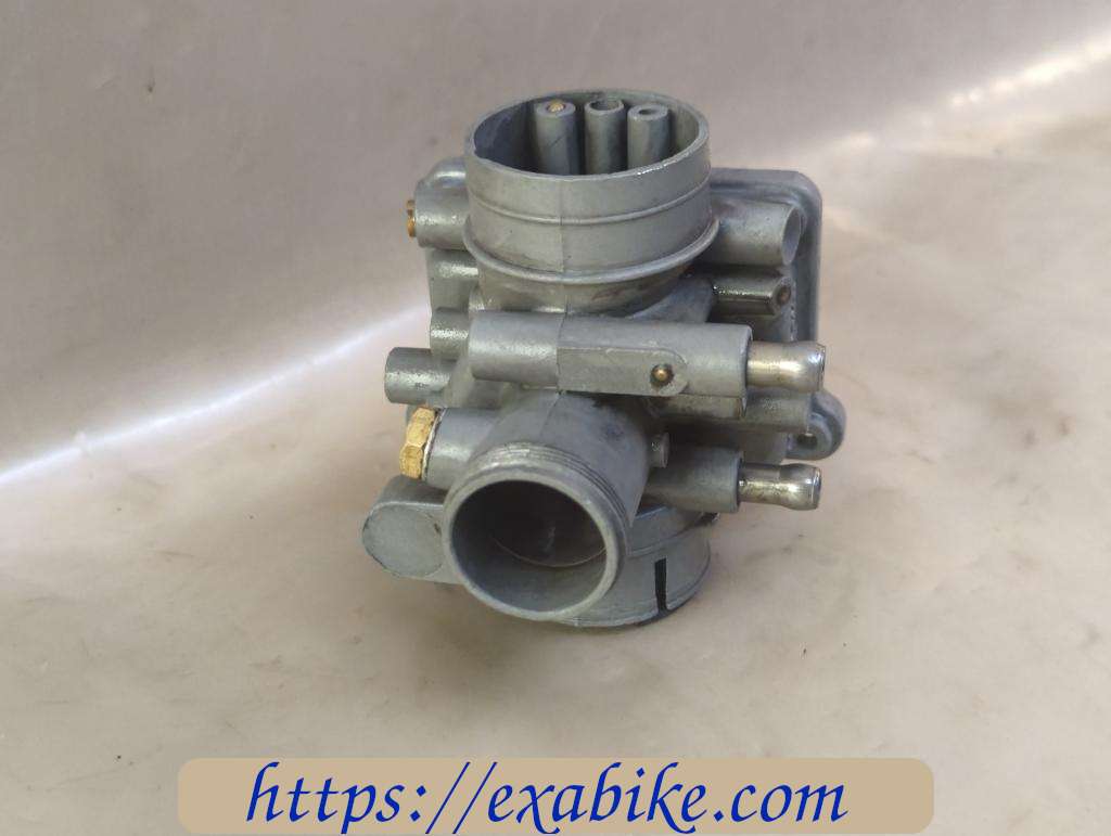 carburetor body, right Suzuki GT 125 - photo 4