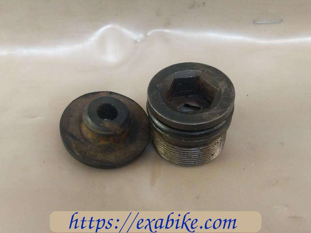 front fork tube cap Yamaha YBR 125 - photo 1