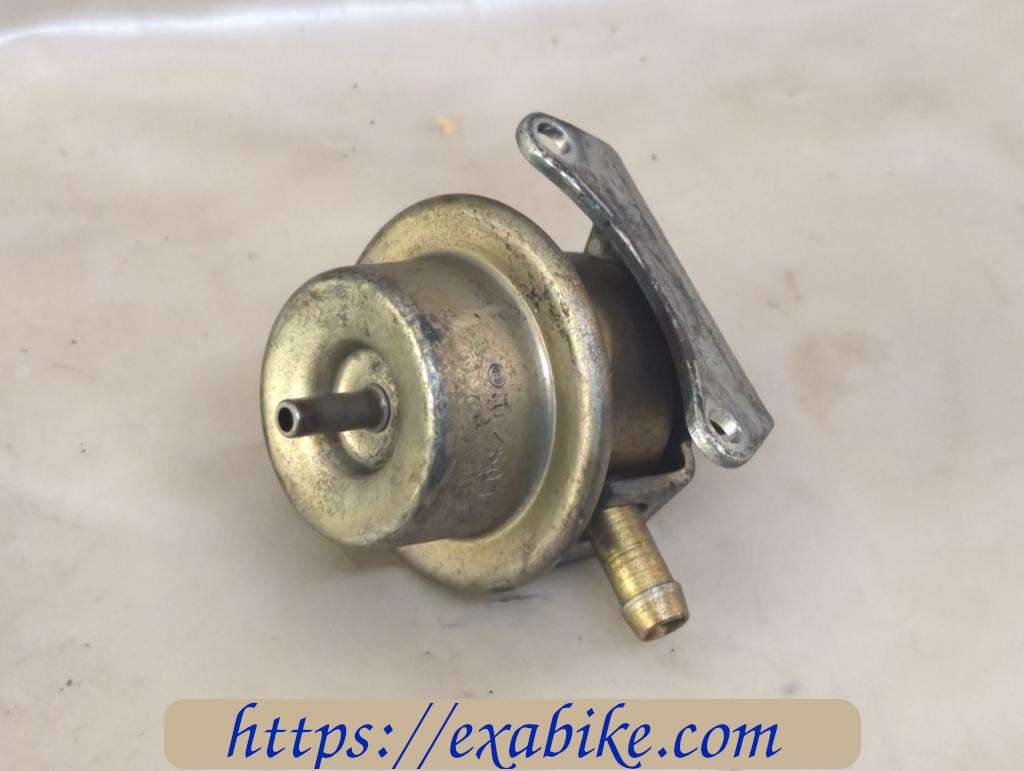 fuel pressure regulator BMW K100RS - photo 1
