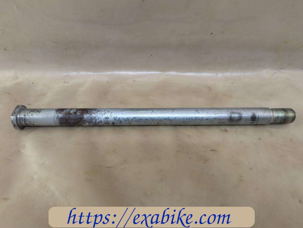 swingarm axle Suzuki GSXR 750 - photo 1