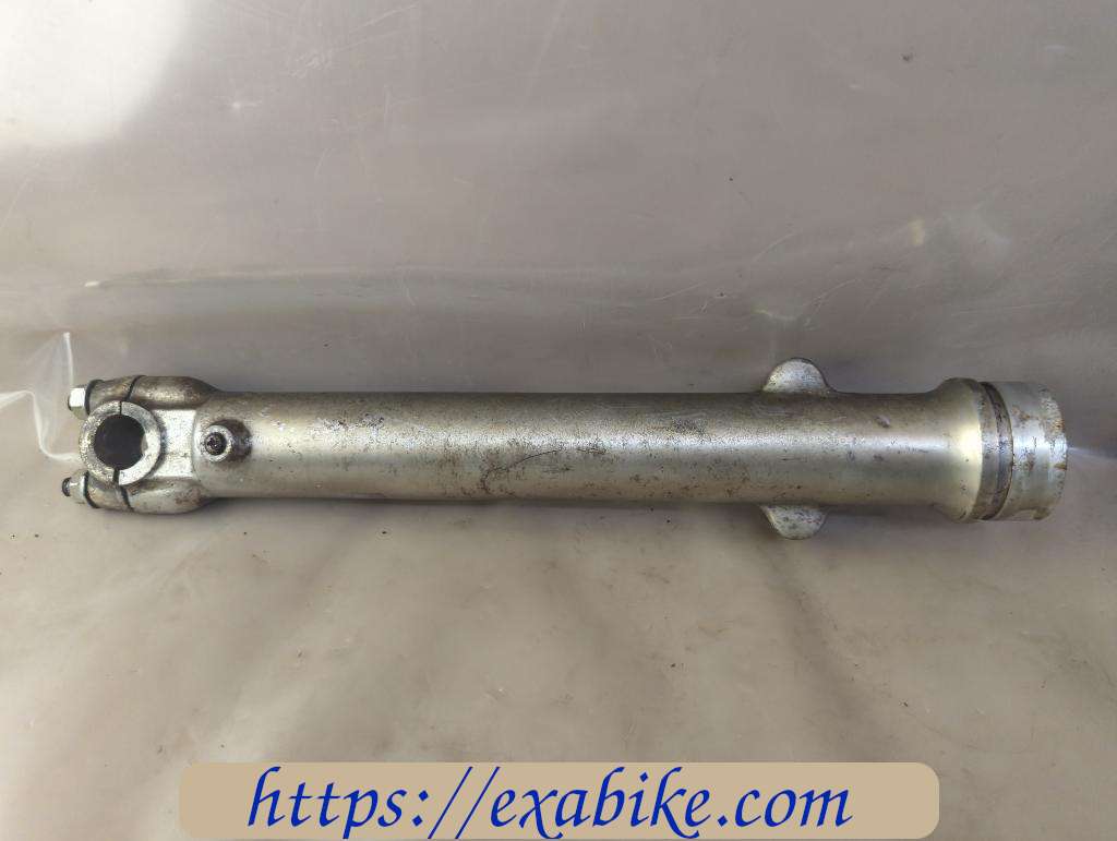 lower fork case, left Yamaha RD 125 - photo 1