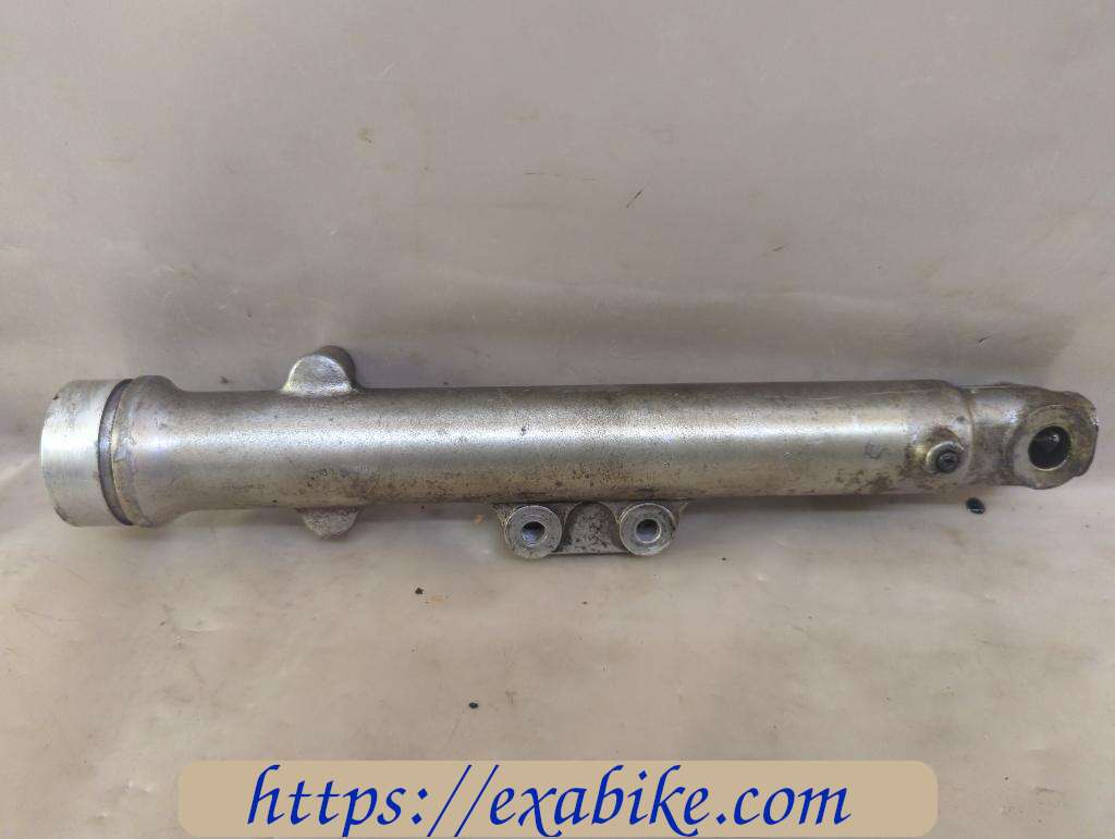 lower fork case, right Yamaha RD 125 - photo 1