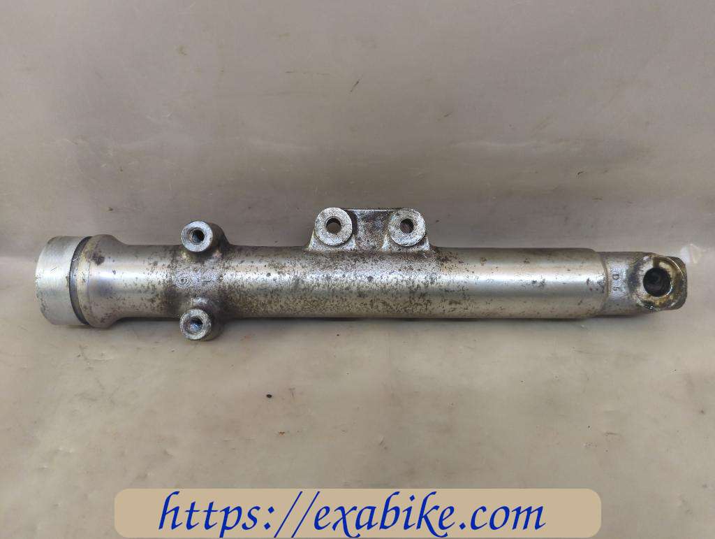 lower fork case, right Yamaha RD 125 - photo 2