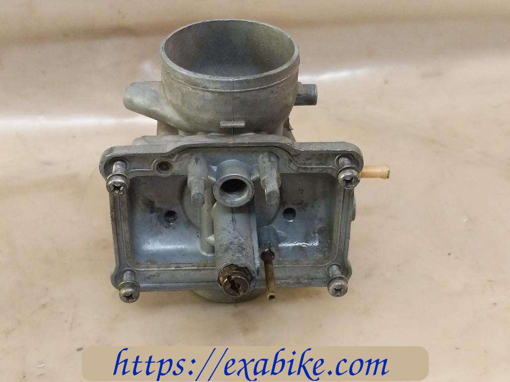 carburetor body, left Suzuki GT 380 - photo 3