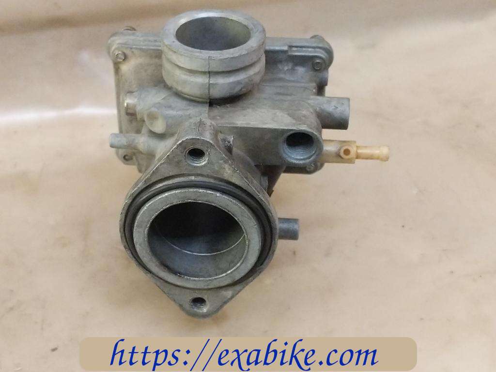 carburetor body, left Suzuki GT 380 - photo 4