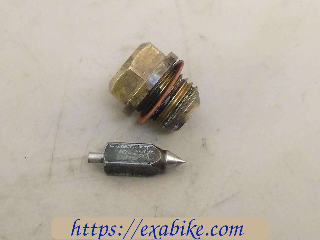 carburetor part Suzuki GT 380 - photo 1
