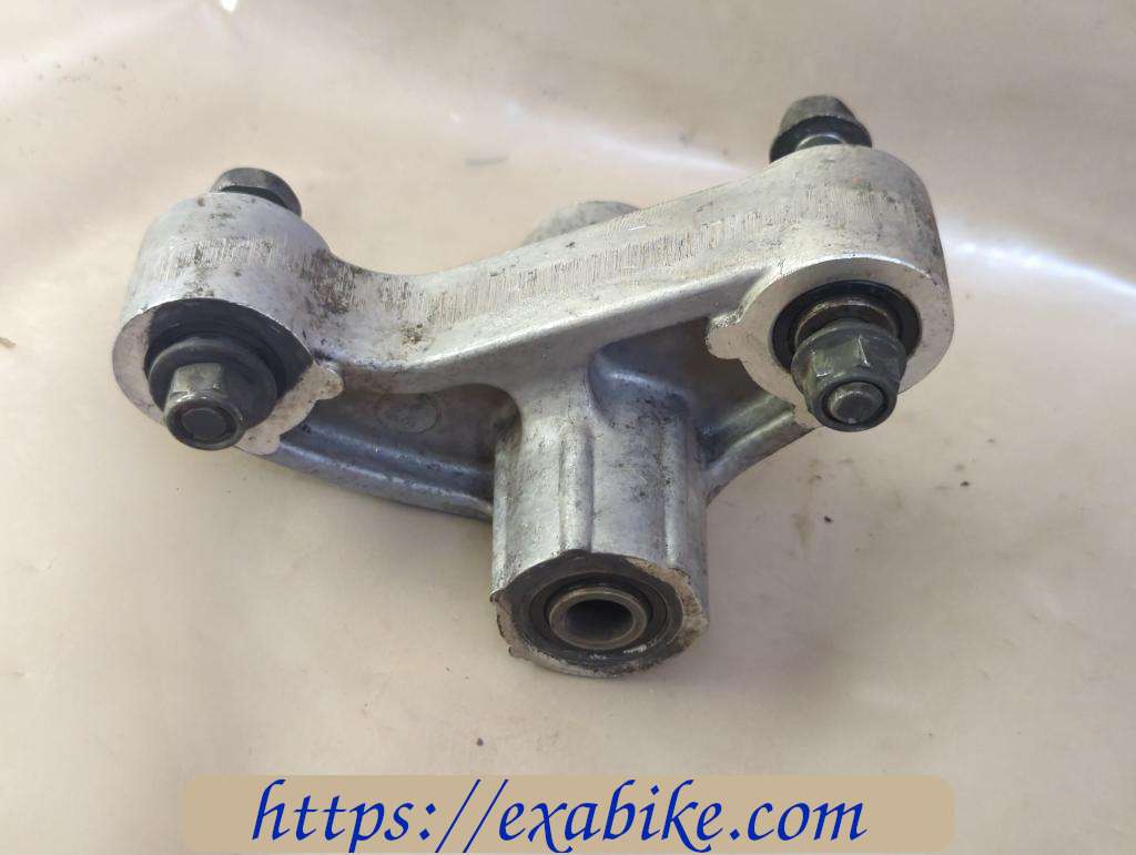 swingarm connecting Yamaha 1000 YZF Thunderace - photo 2