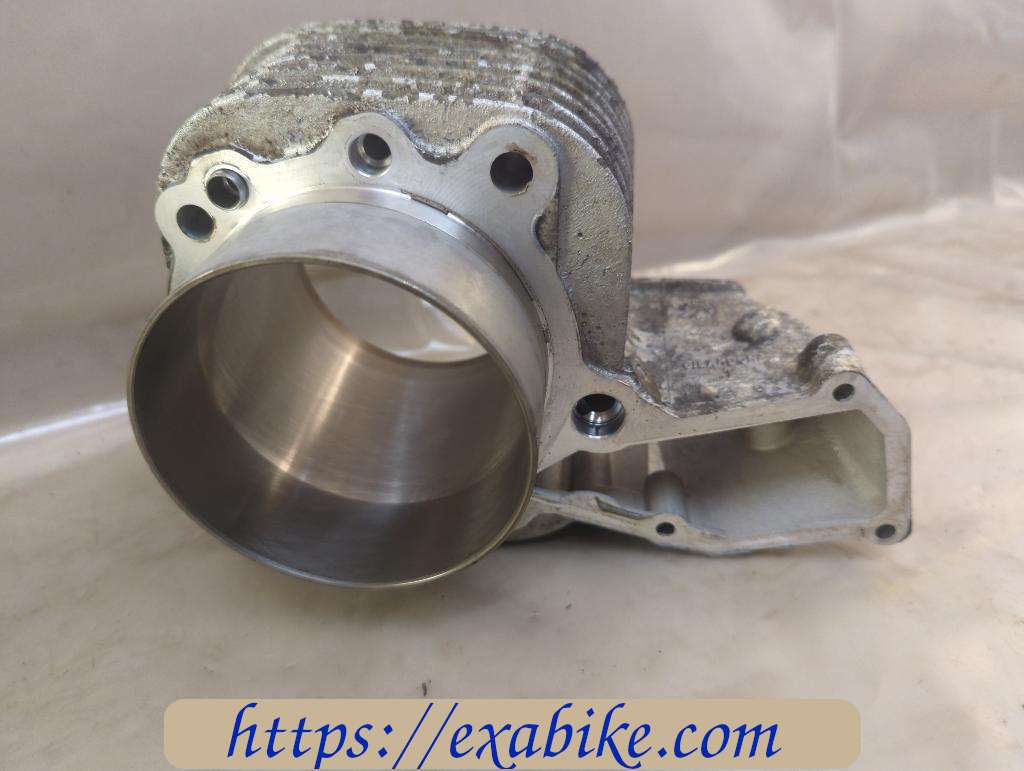cylinder, left BMW R1200GS - photo 3