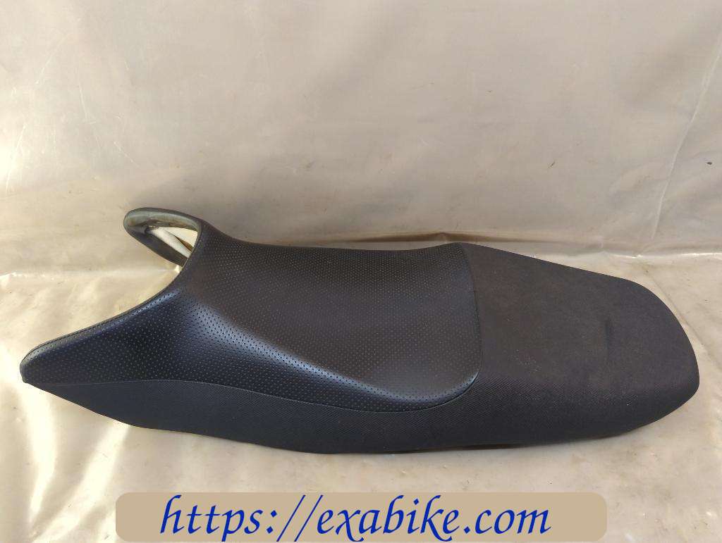 seat Suzuki GS 500 - photo 1