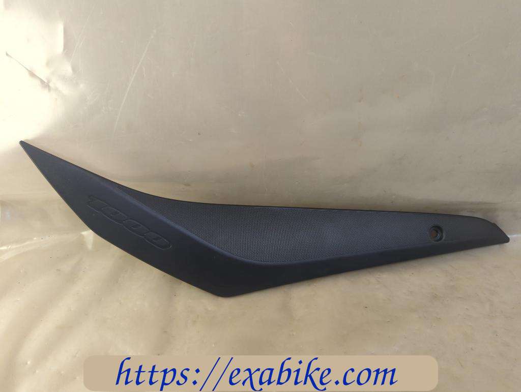 cowl, right Suzuki GSXR 1000 - photo 1