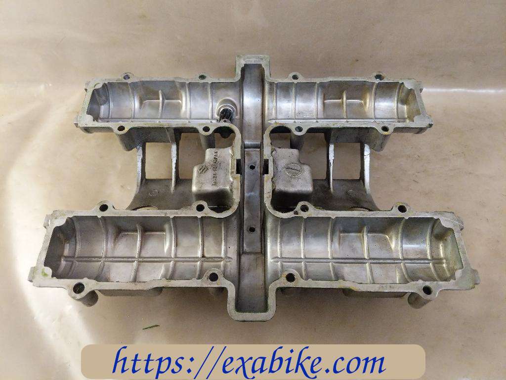 cylinder head cover Suzuki GS 550 - photo 3