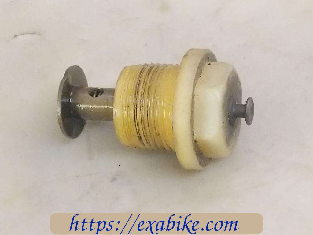 oil pressure switch Suzuki GS 550 - photo 1