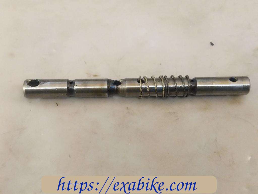 axe des culbuteurs Suzuki GSX 550 - photo 1