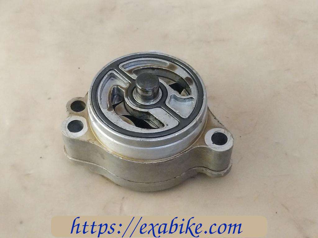oil pump Suzuki GSX 550 - photo 2