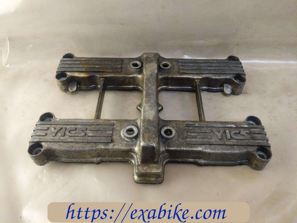 cylinder head cover Yamaha XJ 750 - photo 1