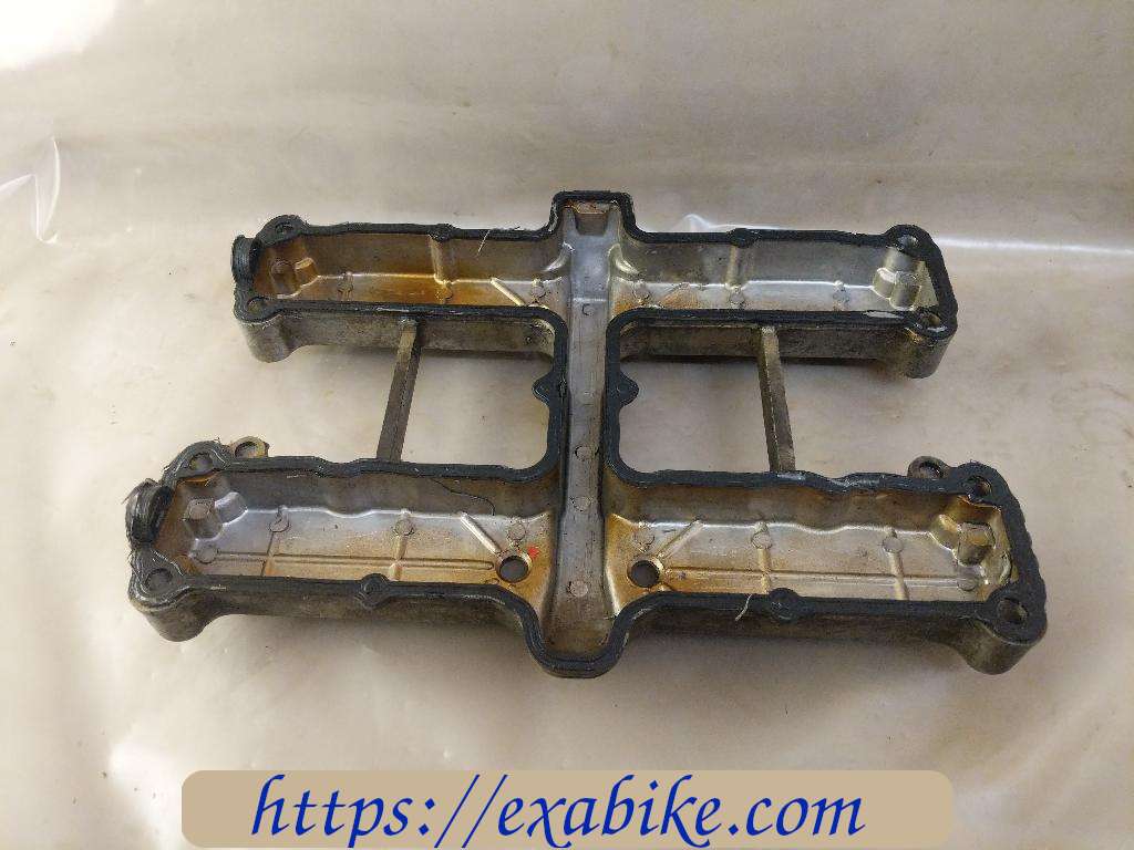 cylinder head cover Yamaha XJ 750 - photo 2