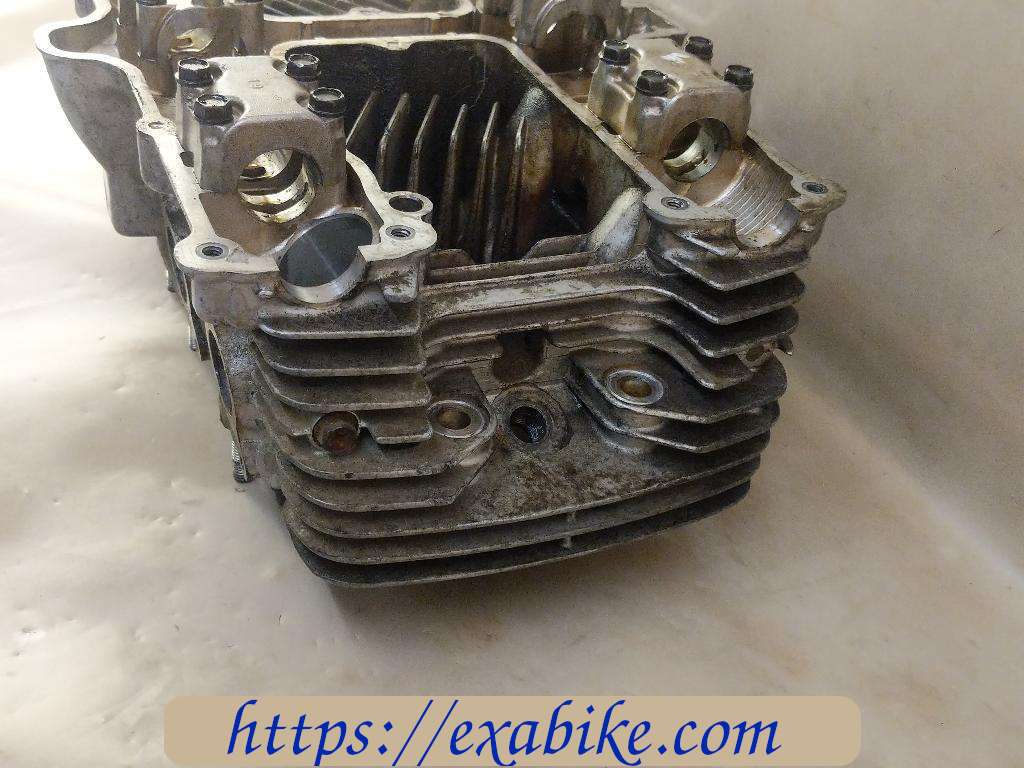 cylinder head Yamaha XJ 750 - photo 2