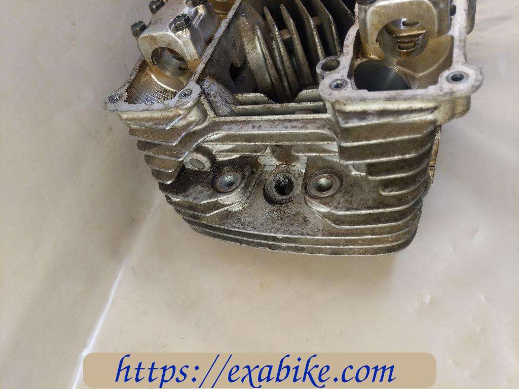 cylinder head Yamaha XJ 750 - photo 3
