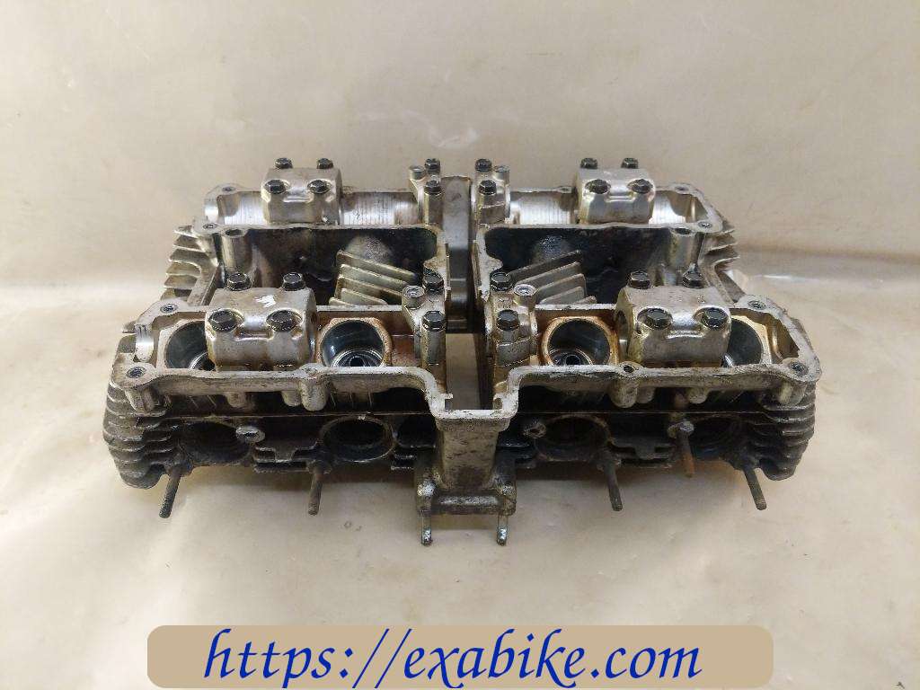 cylinder head Yamaha XJ 750 - photo 4