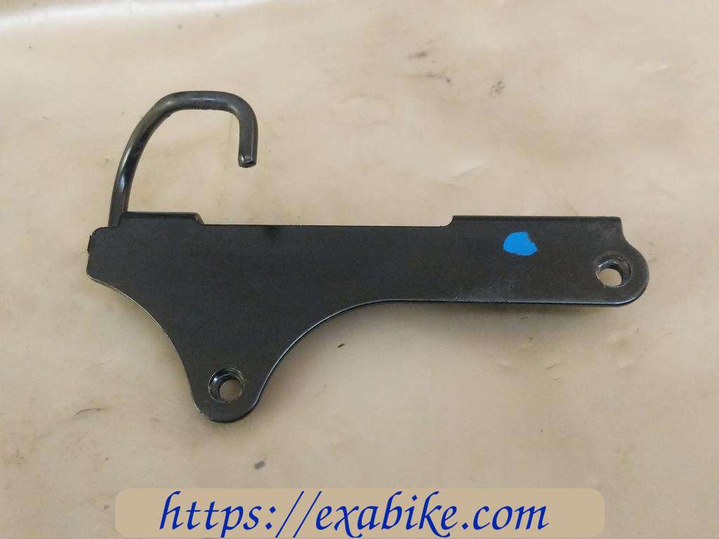 patte de fixation du régulateur Suzuki GSF 650 Bandit - photo 1