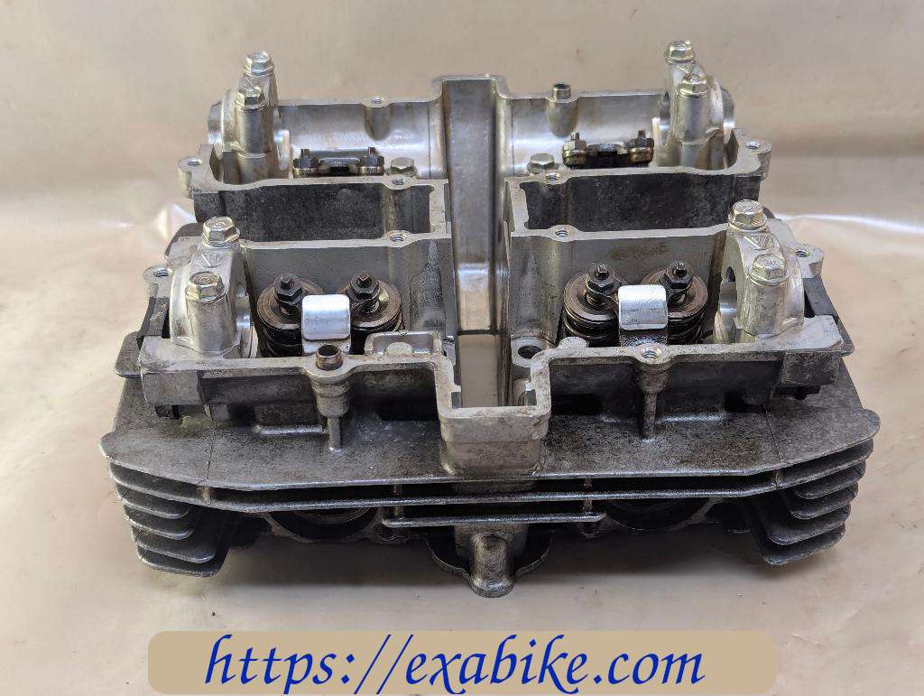 cylinder head Suzuki GSX 250 - photo 3