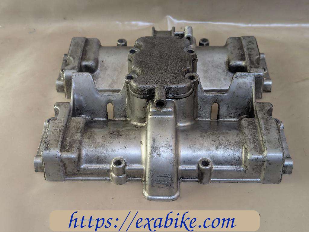 cylinder head cover Suzuki GSX 250 - photo 1