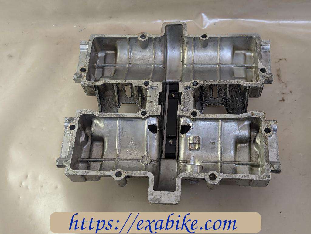 cylinder head cover Suzuki GSX 250 - photo 2