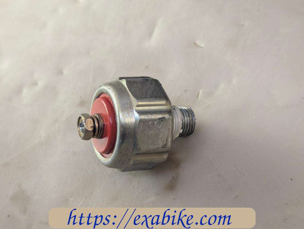 contacteur de pression d'huile Suzuki GSX 250 - photo 1