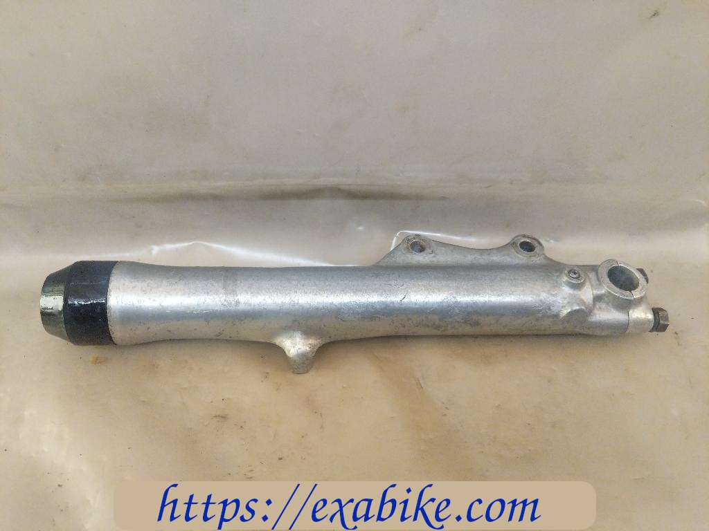 lower fork case, right Suzuki GT 125 - photo 1