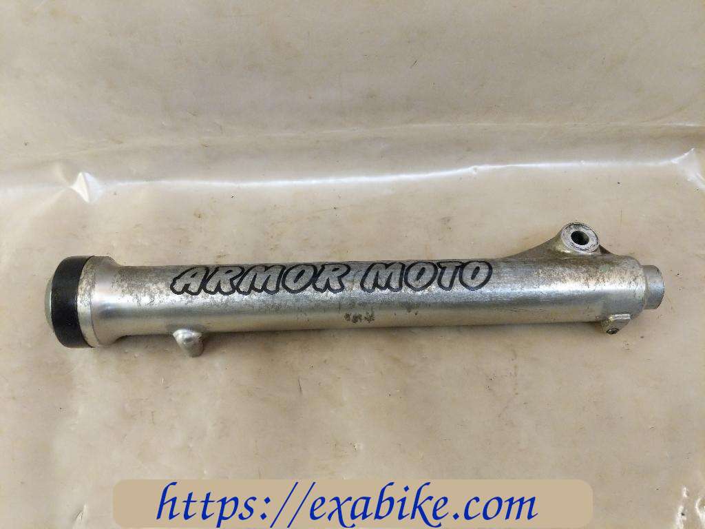 lower fork case, right Yamaha XT 125 - photo 1