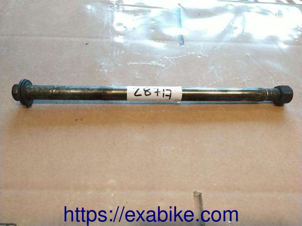 rear wheel axle Suzuki DR 125 - photo 1