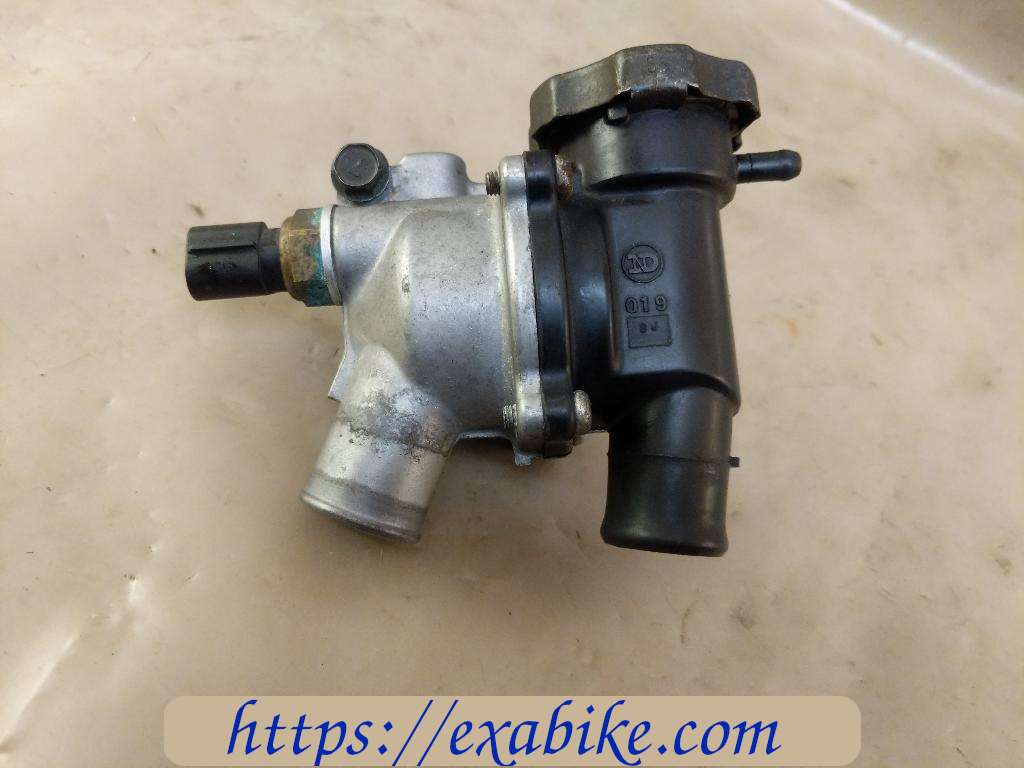 thermostat case Kawasaki Z1000 - photo 1