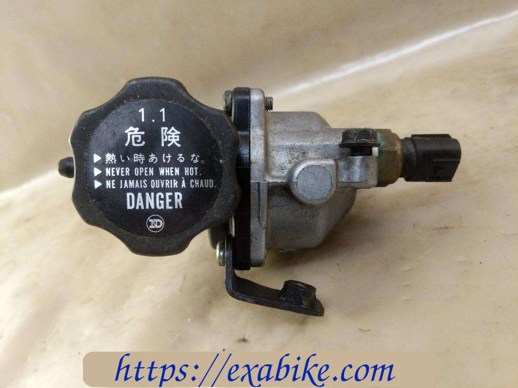 thermostat case Kawasaki Z1000 - photo 3
