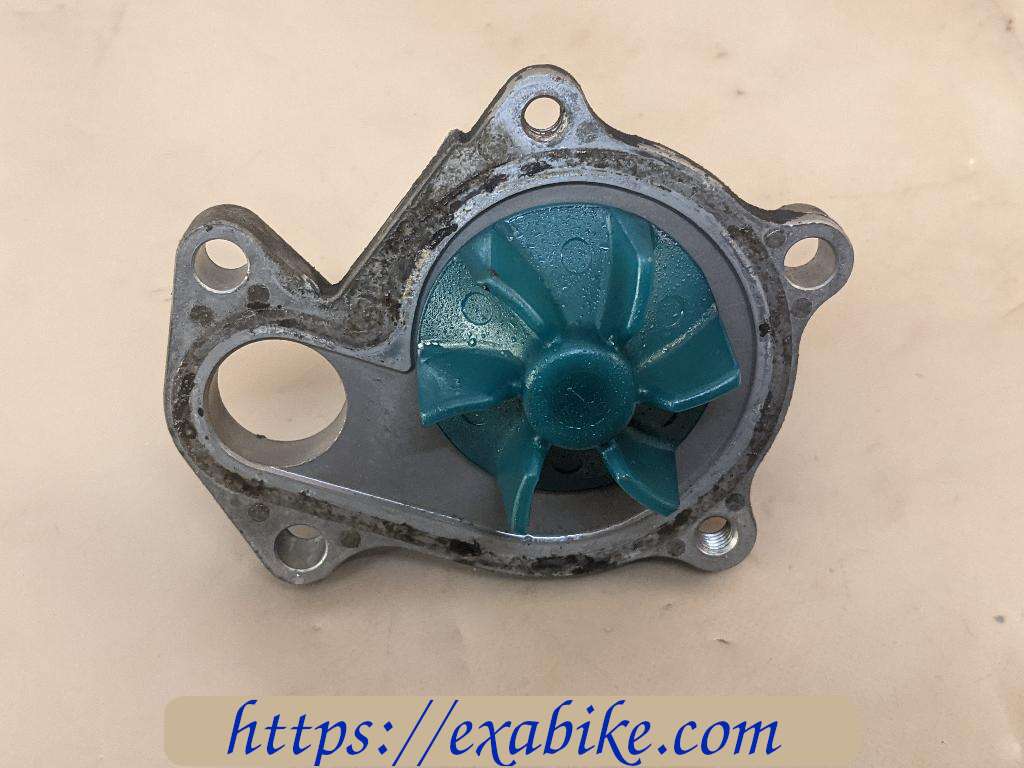 water pump Suzuki 125 Burgman - photo 3
