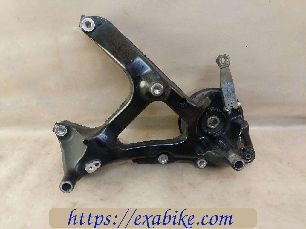 swingarm Yamaha 300 Tricity - photo 1
