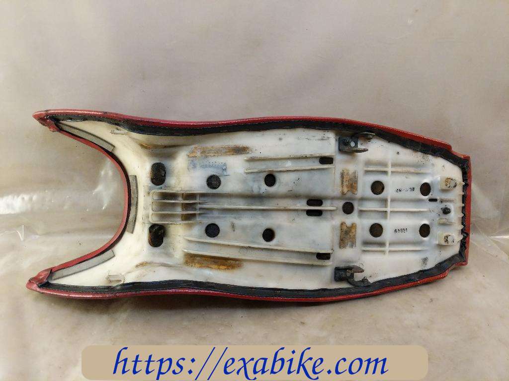 seat Honda VFR 750 - photo 5