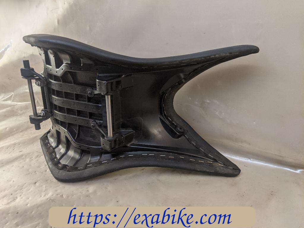 selle avant Triumph 800 Tiger - photo 4