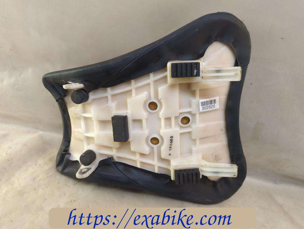 seat, front Suzuki GSXR 1000 - photo 3