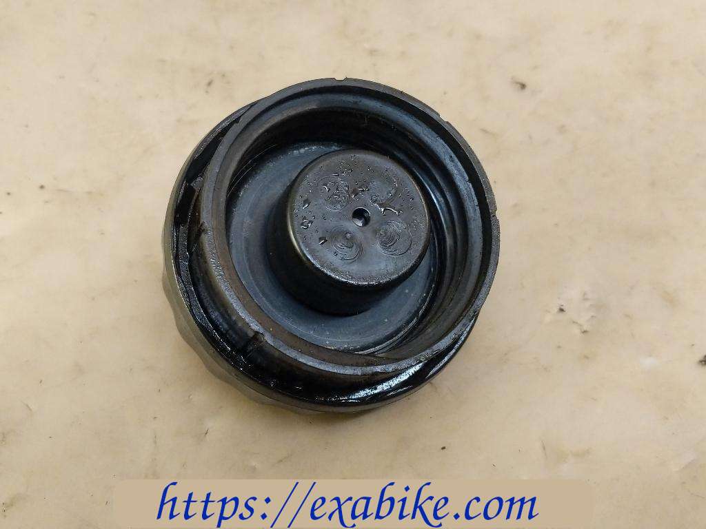 fuel tank cap Honda 125 S-Wing - photo 2