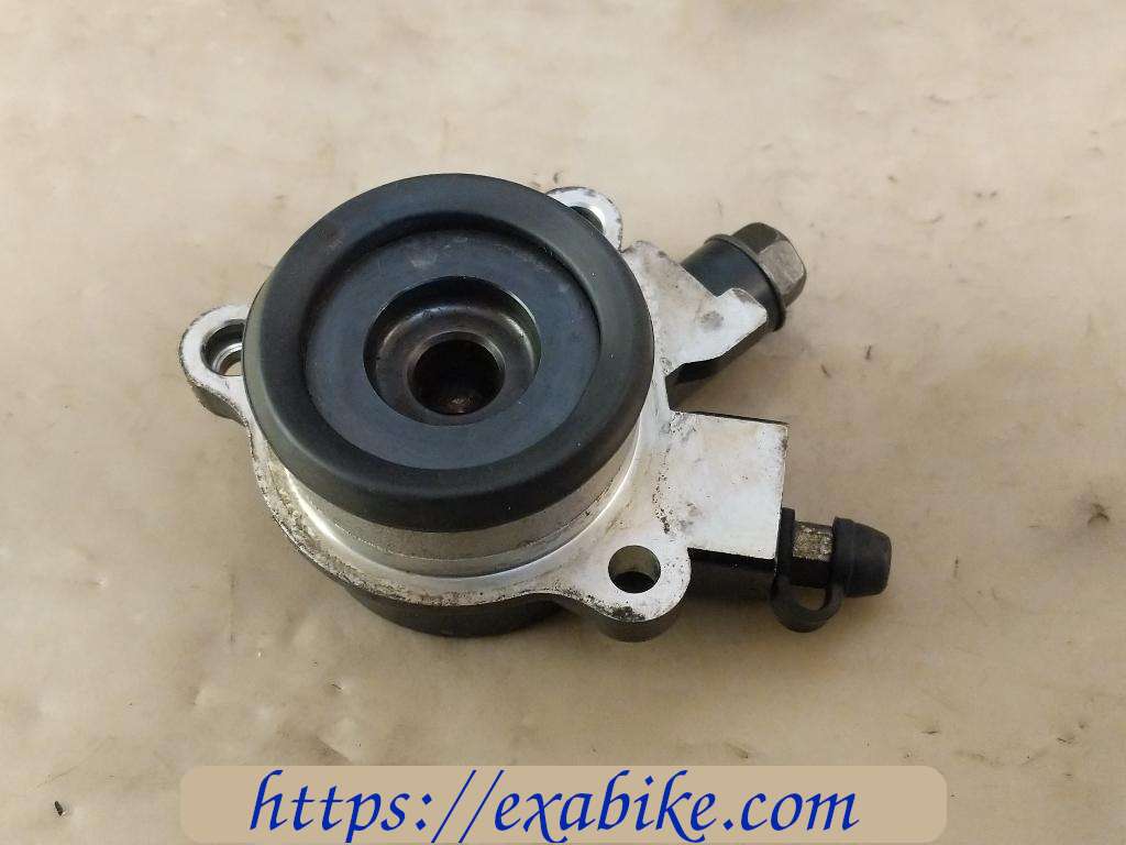 clutch slave cylinder Yamaha GTS 1000 - photo 2