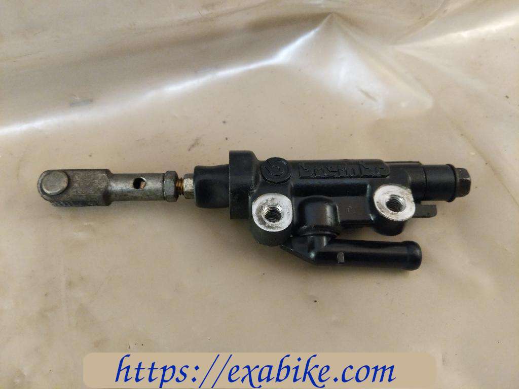 rear master cylinder Yamaha GTS 1000 - photo 1