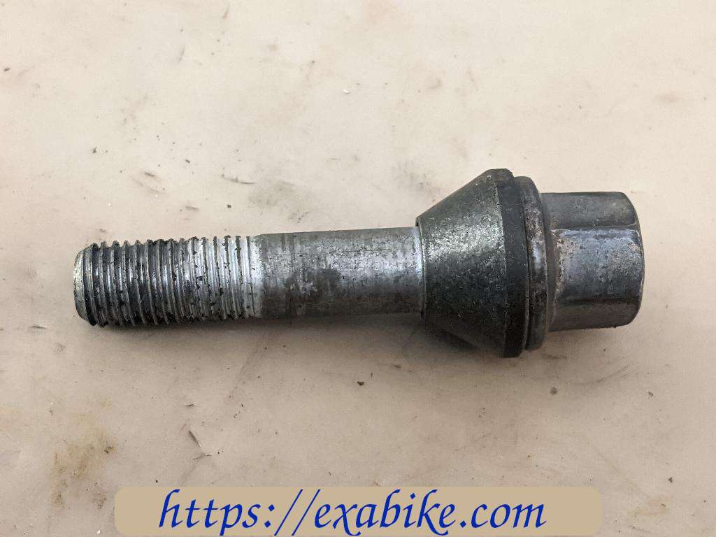 wheel bolt, rear BMW K75 - photo 1