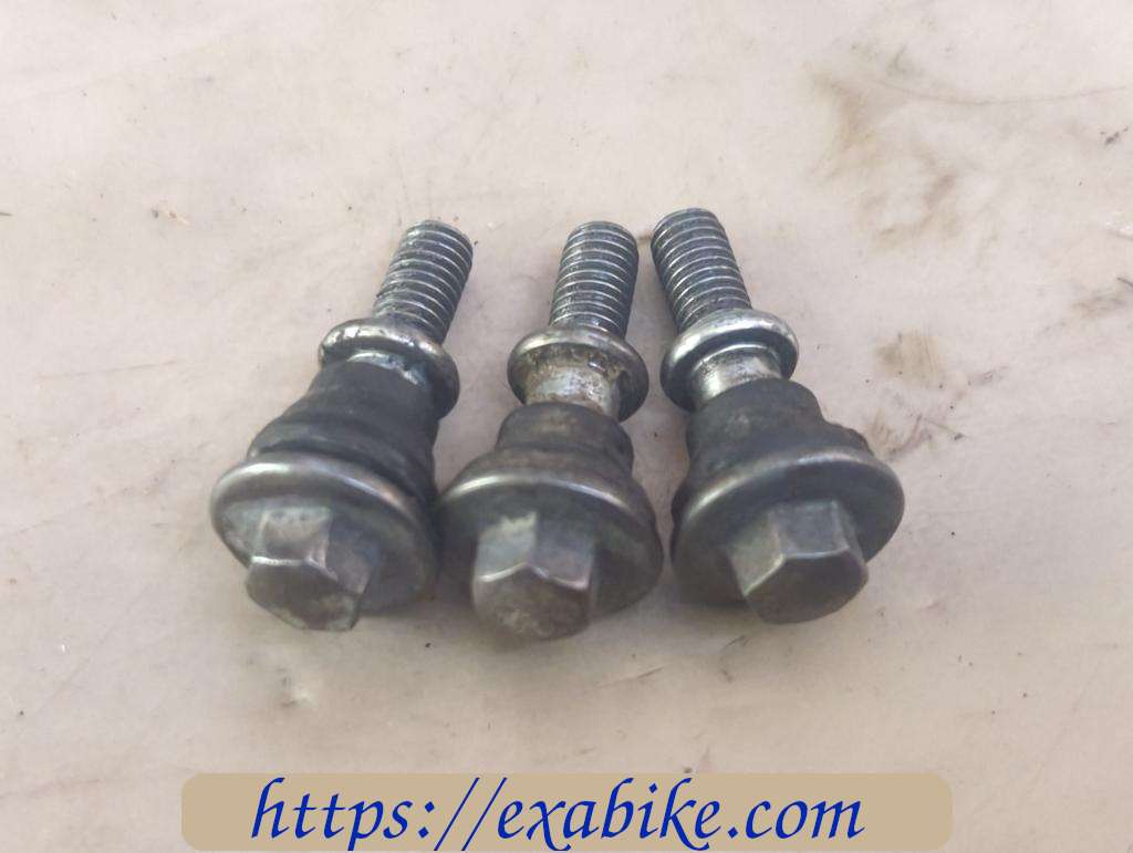 kick starter case screws Kymco 50 Agility - photo 1